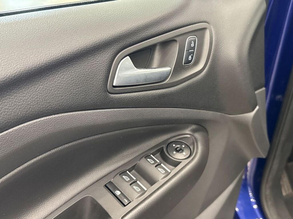 Ford Kuga 2017 Sininen