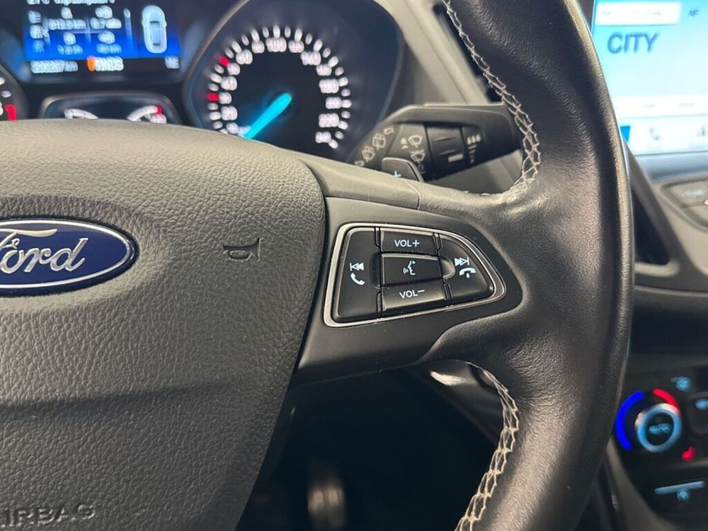 Ford Kuga 2017 Sininen