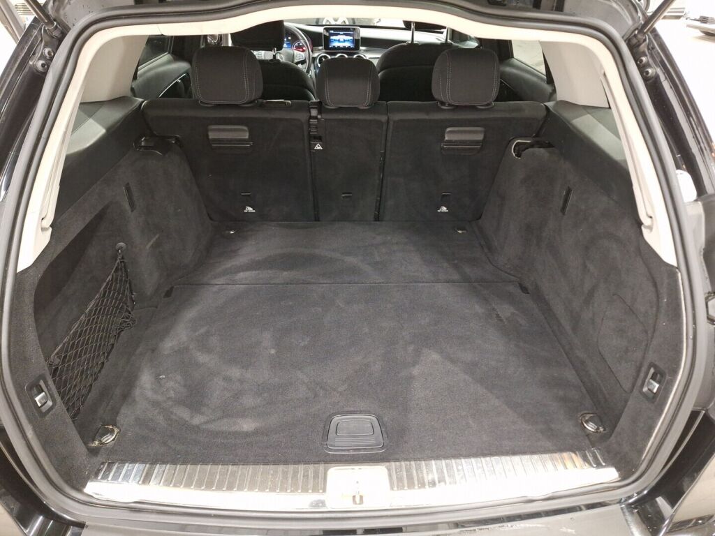 Mercedes-Benz C 2016 Musta