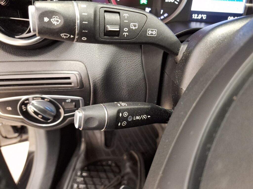 Mercedes-Benz C 2016 Musta