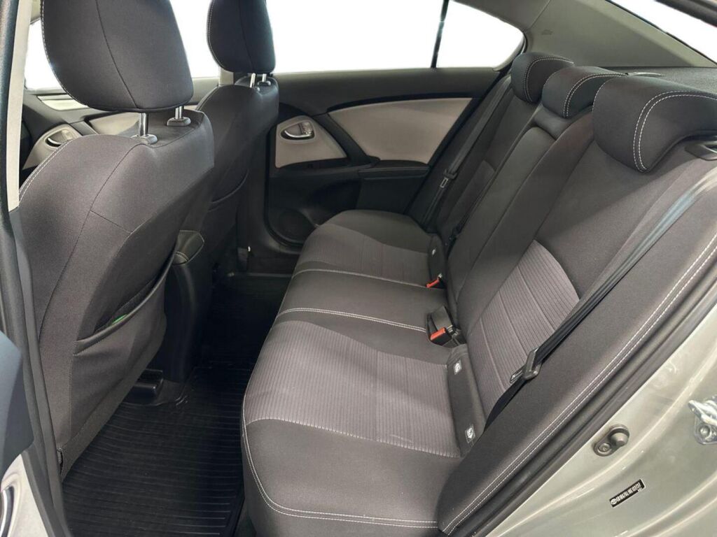Toyota Avensis 2016 Harmaa
