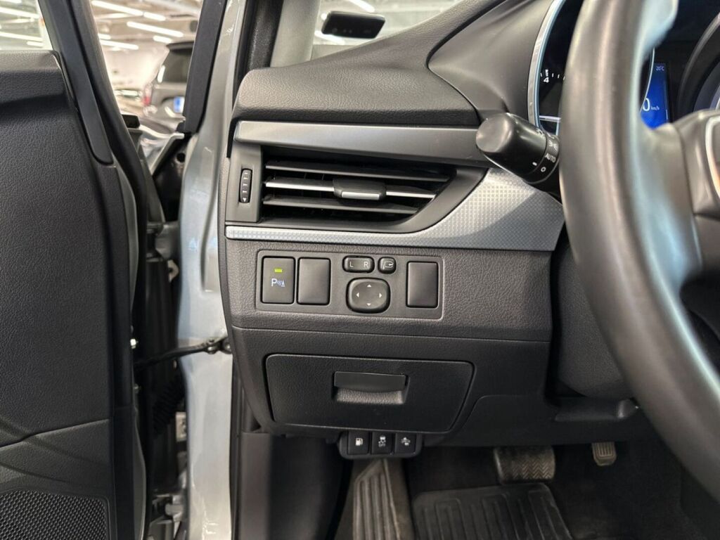 Toyota Avensis 2016 Harmaa