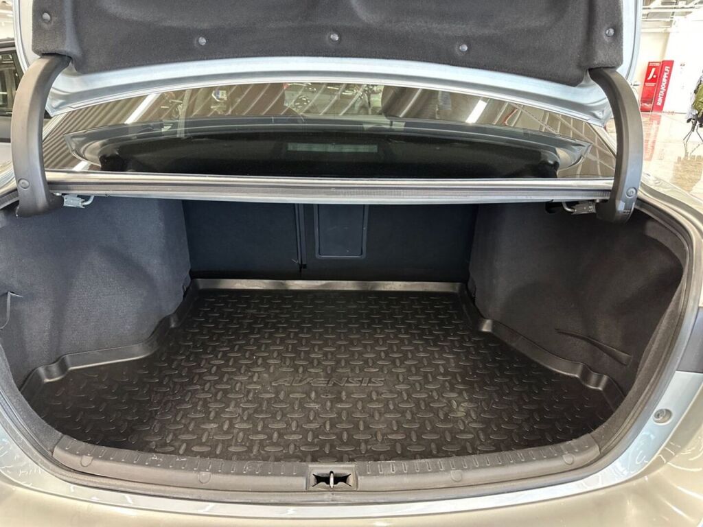 Toyota Avensis 2016 Harmaa