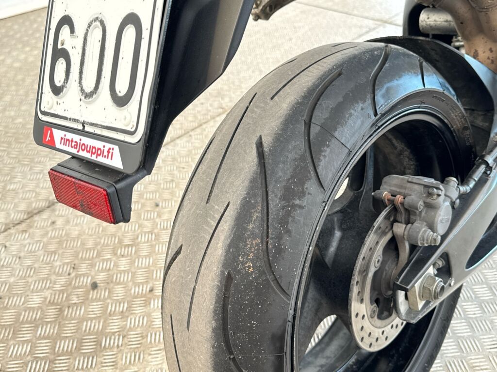 Yamaha YZF-R1 2006 Punainen