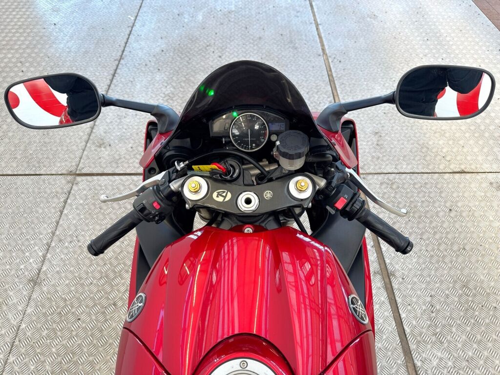 Yamaha YZF-R1 2006 Punainen