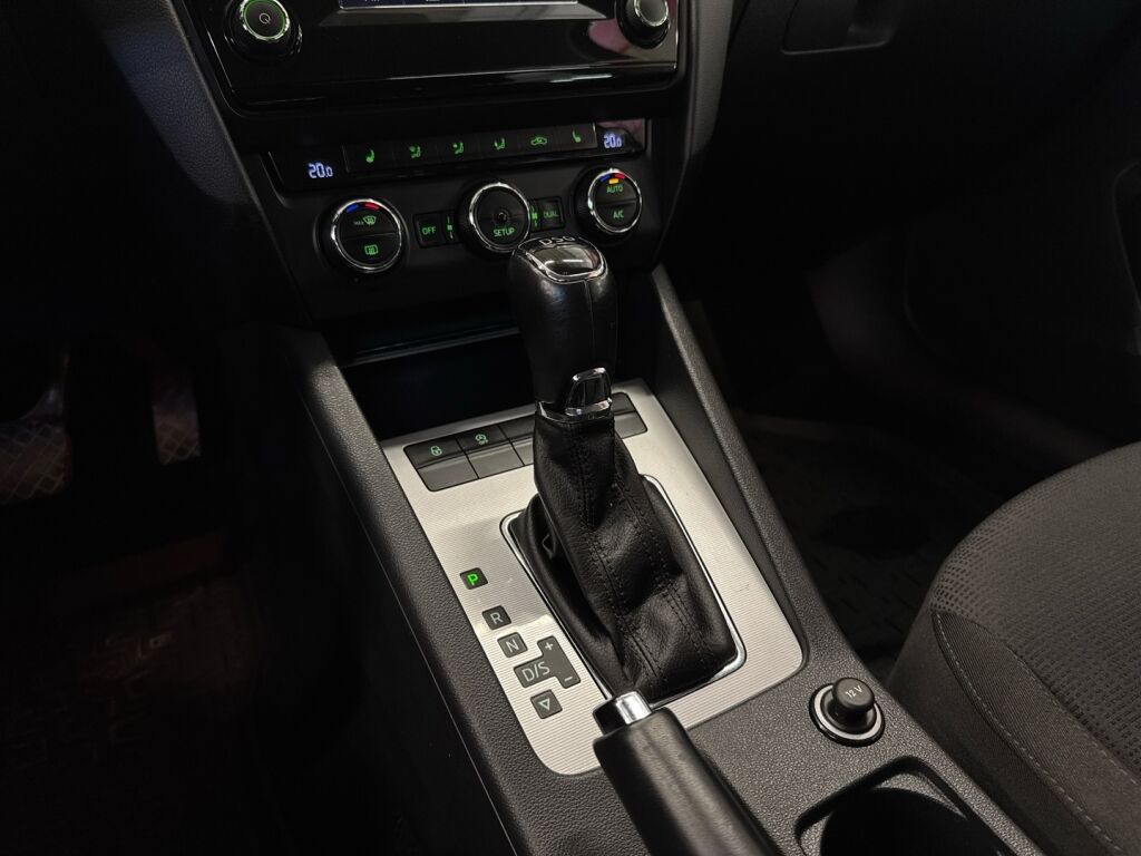 Skoda Octavia 2014 Ruskea (beige)