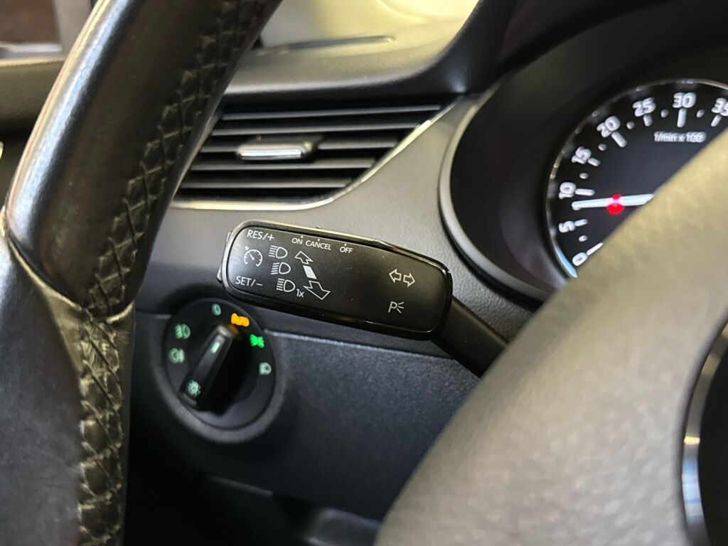 Skoda Octavia 2014 Ruskea (beige)