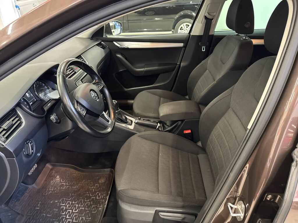 Skoda Octavia 2014 Ruskea (beige)