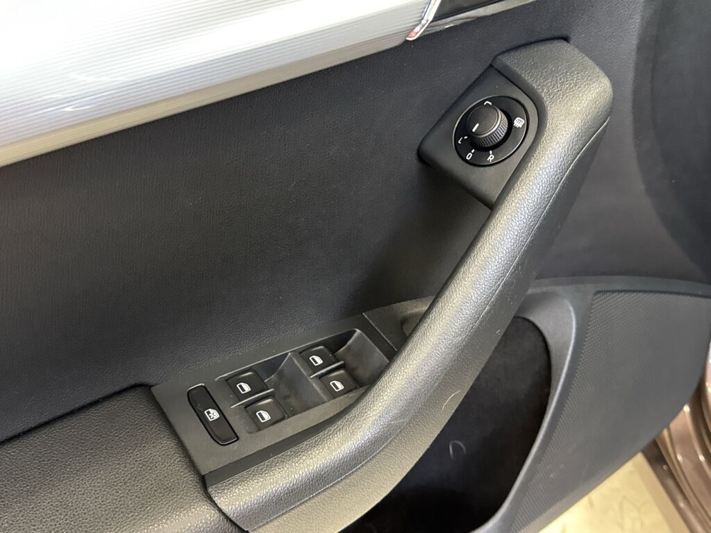 Skoda Octavia 2014 Ruskea (beige)