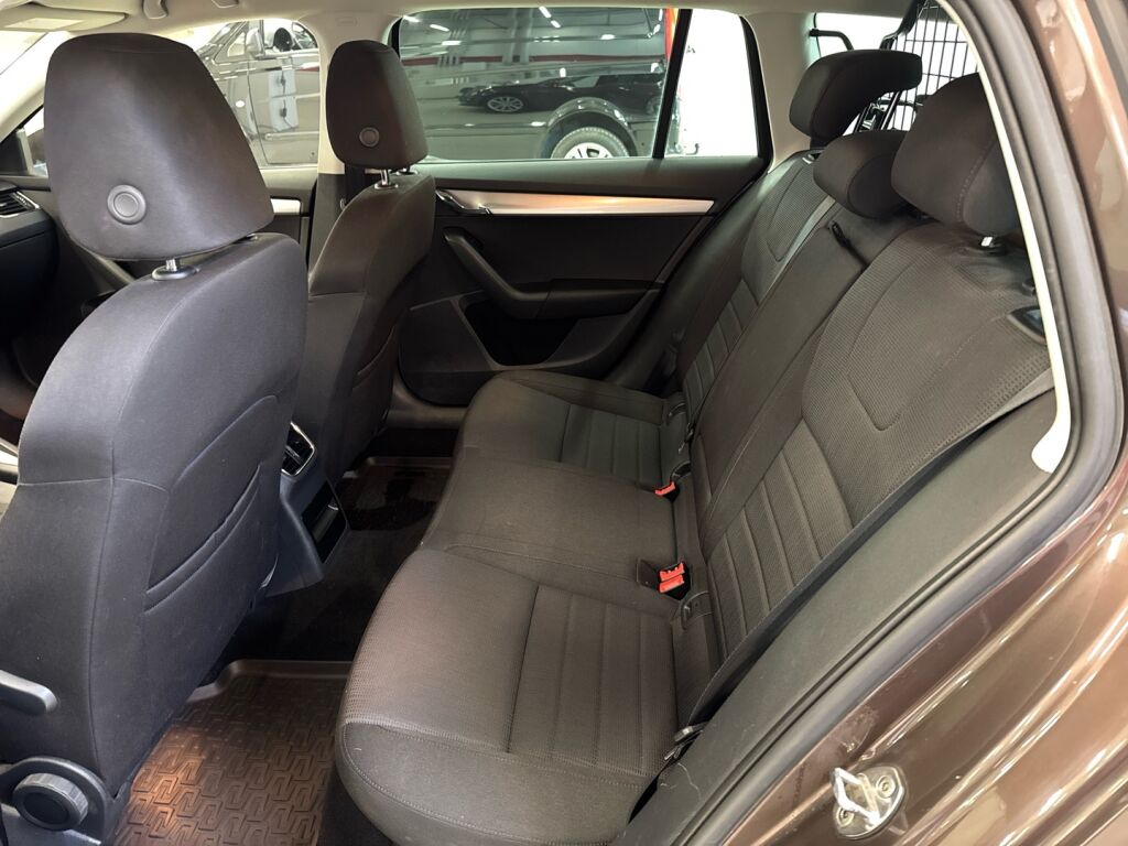 Skoda Octavia 2014 Ruskea (beige)