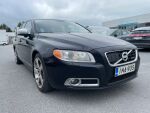 Volvo V70 2010 Musta