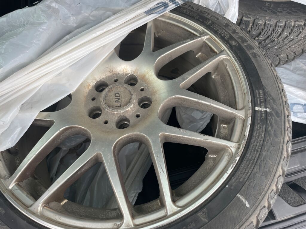 Volvo V70 2010 Musta