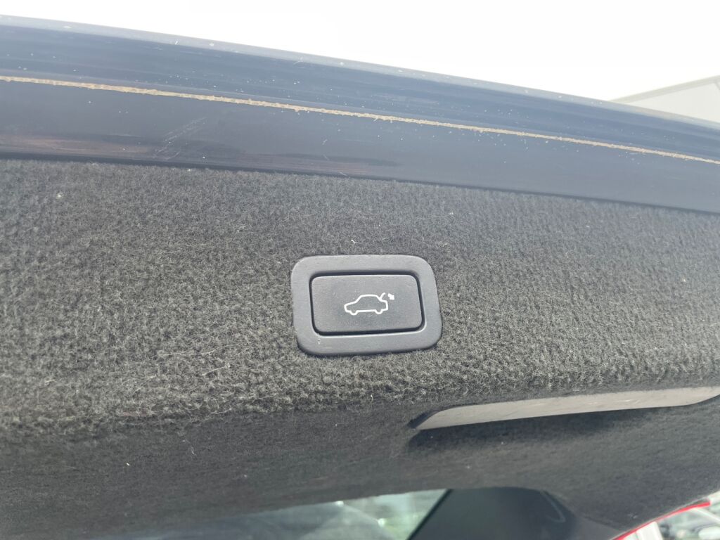 Volvo V70 2010 Musta