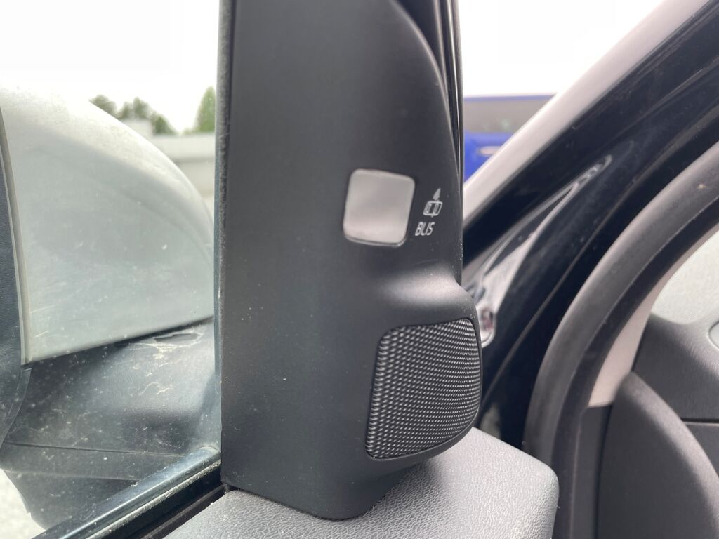 Volvo V70 2010 Musta