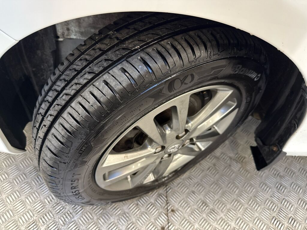 Toyota Yaris 2014 Valkoinen