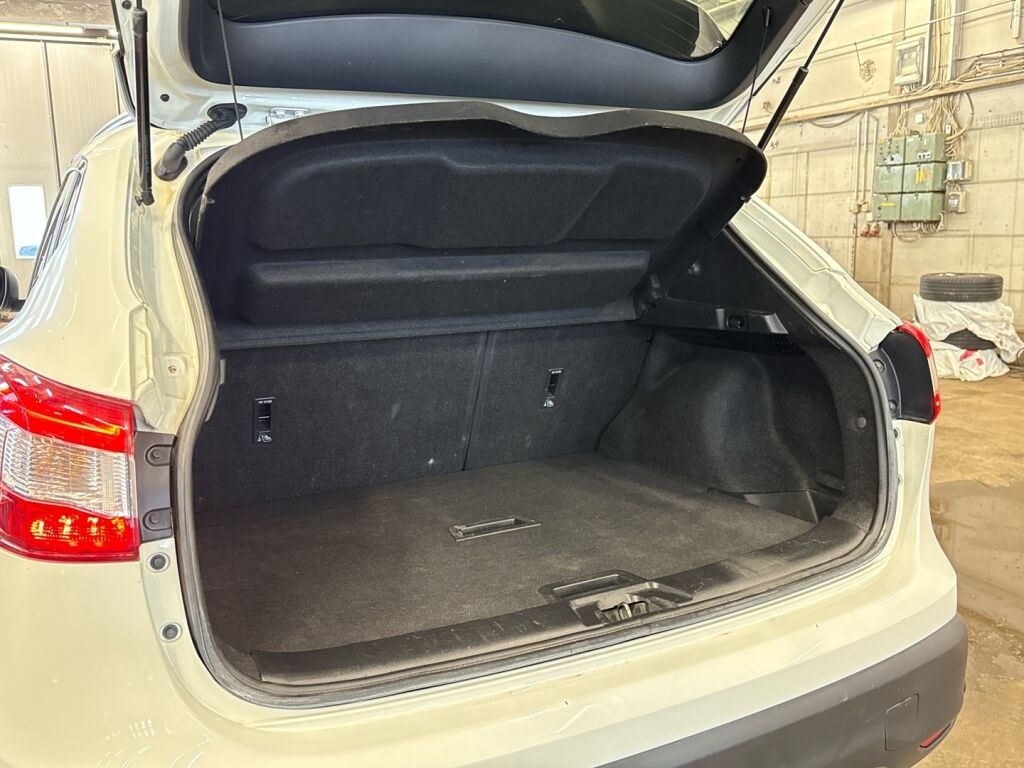 Nissan Qashqai 2014 Valkoinen