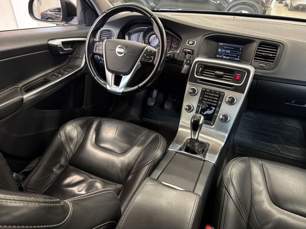 Volvo S60 2014 Musta