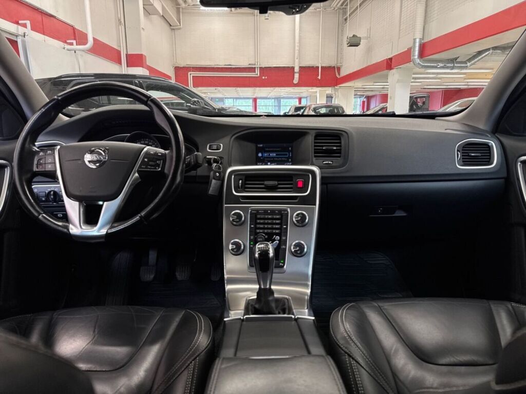 Volvo S60 2014 Musta