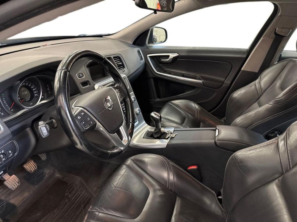 Volvo S60 2014 Musta