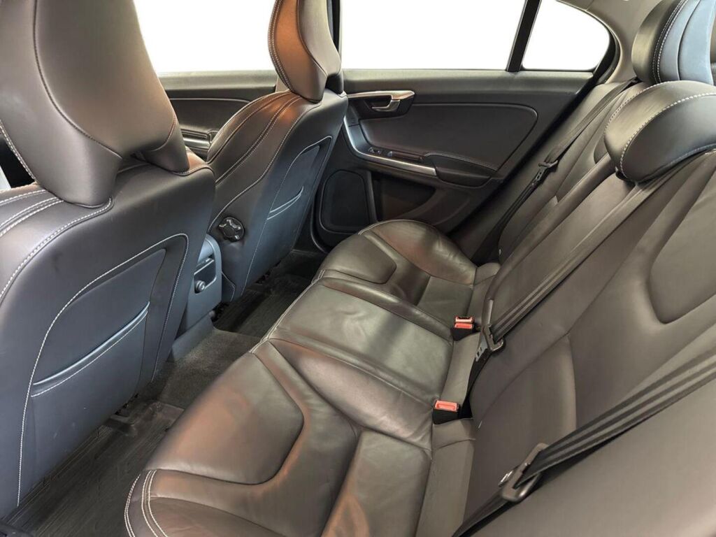 Volvo S60 2014 Musta