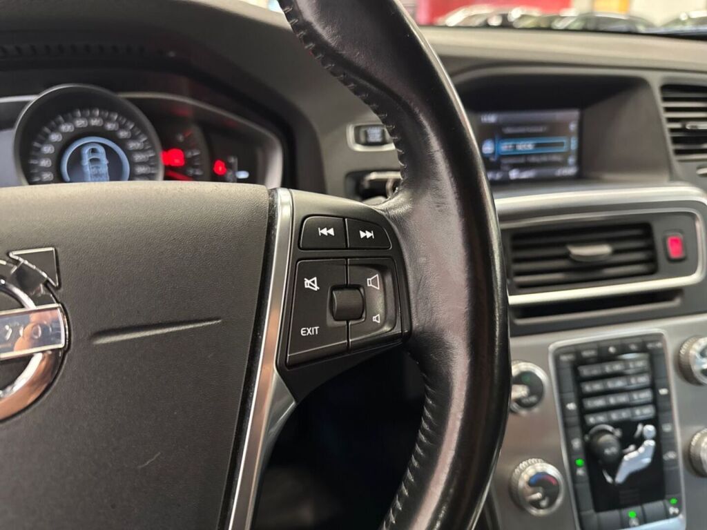 Volvo S60 2014 Musta