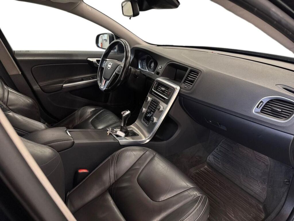 Volvo S60 2014 Musta