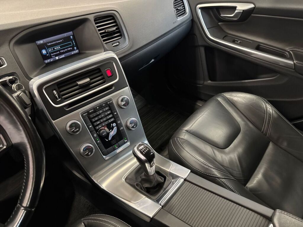 Volvo S60 2014 Musta