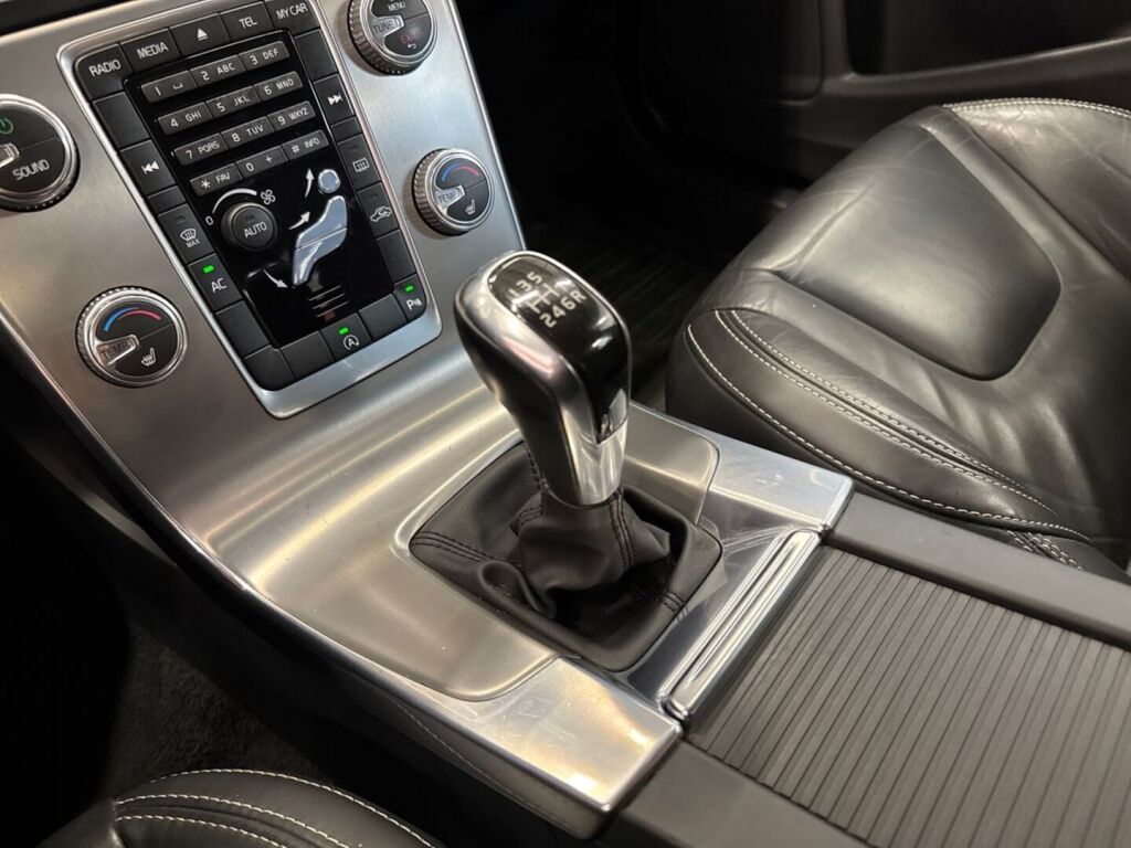 Volvo S60 2014 Musta