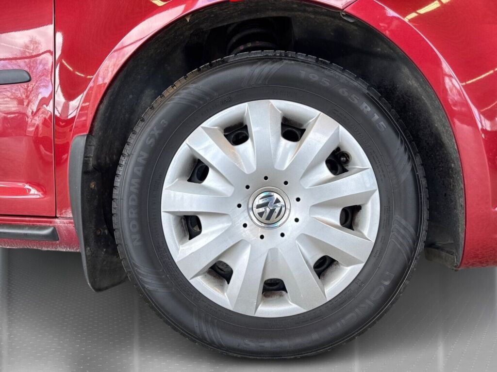 Volkswagen Touran 2014 Metallinhohto Punainen