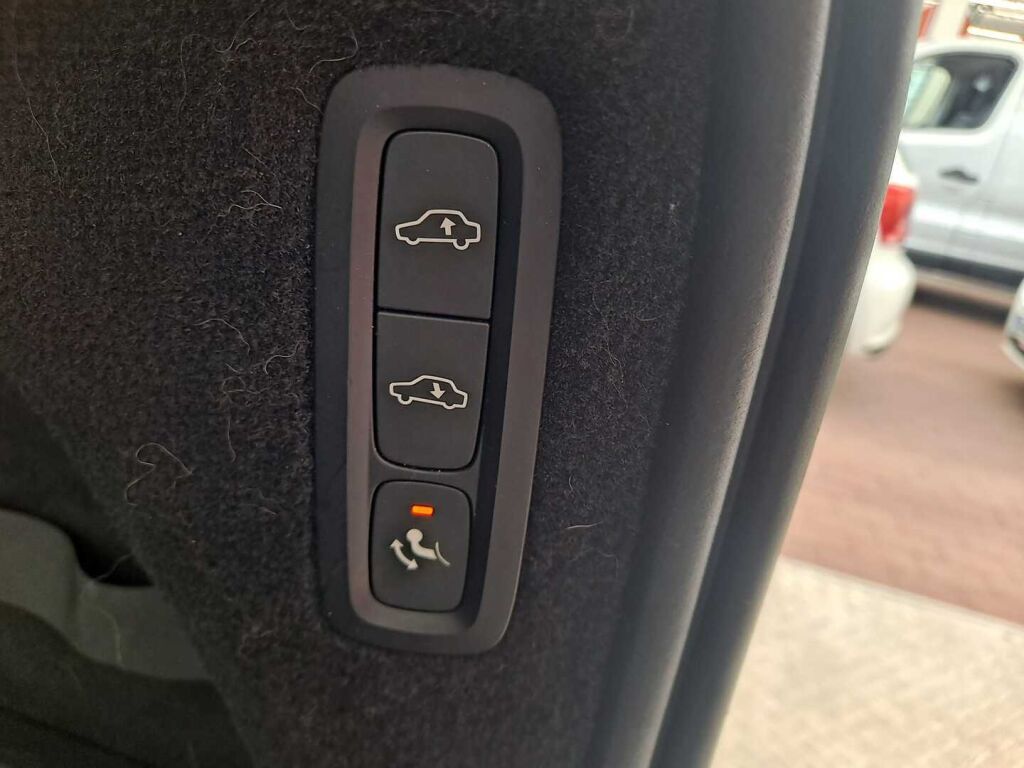 Volvo XC90 2017 Musta