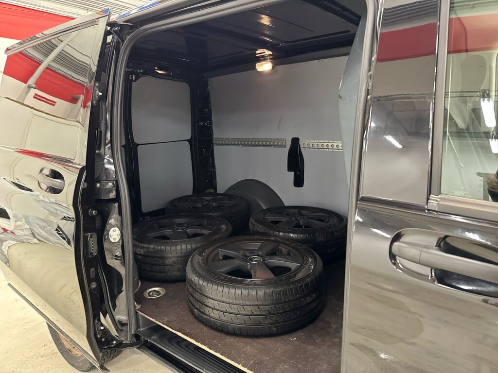 Mercedes-Benz Vito 2016 Musta