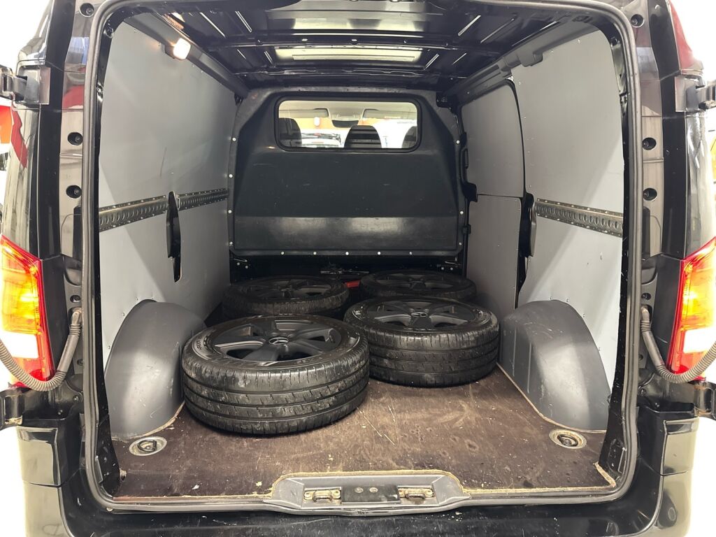 Mercedes-Benz Vito 2016 Musta