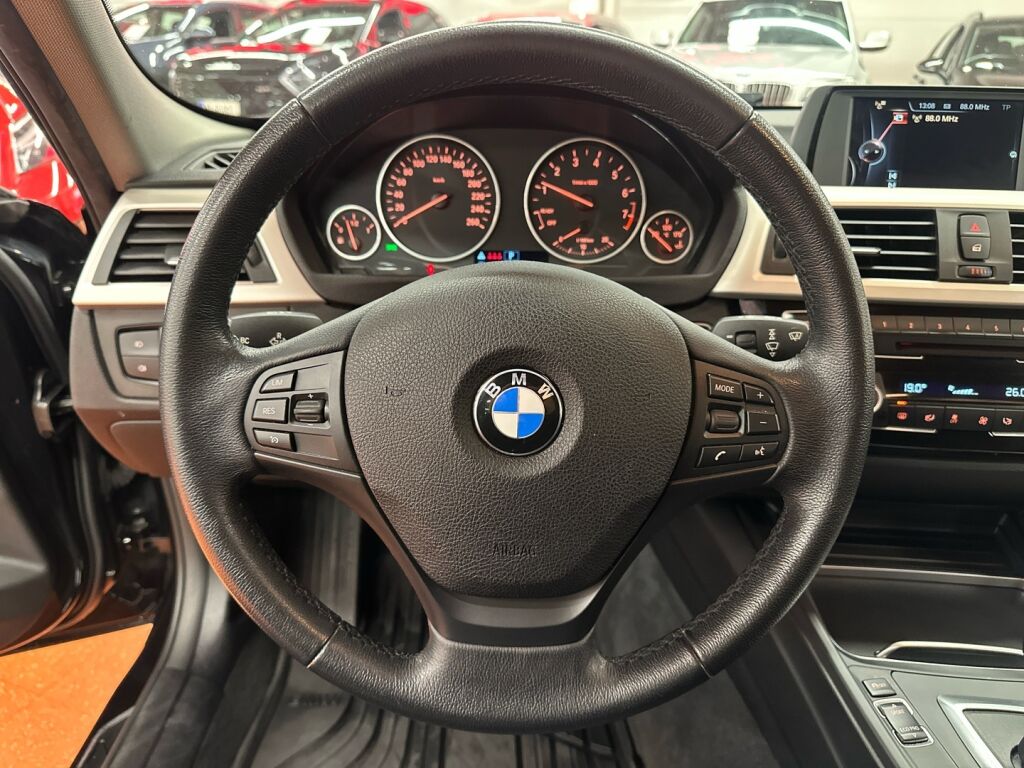 BMW 318 2017 Musta