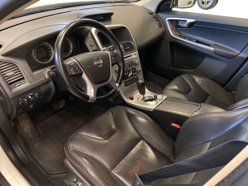 Volvo XC60 2009 Valkoinen