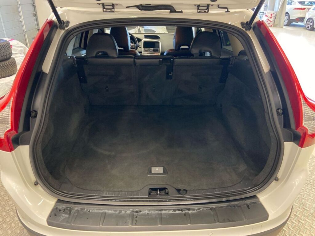 Volvo XC60 2009 Valkoinen