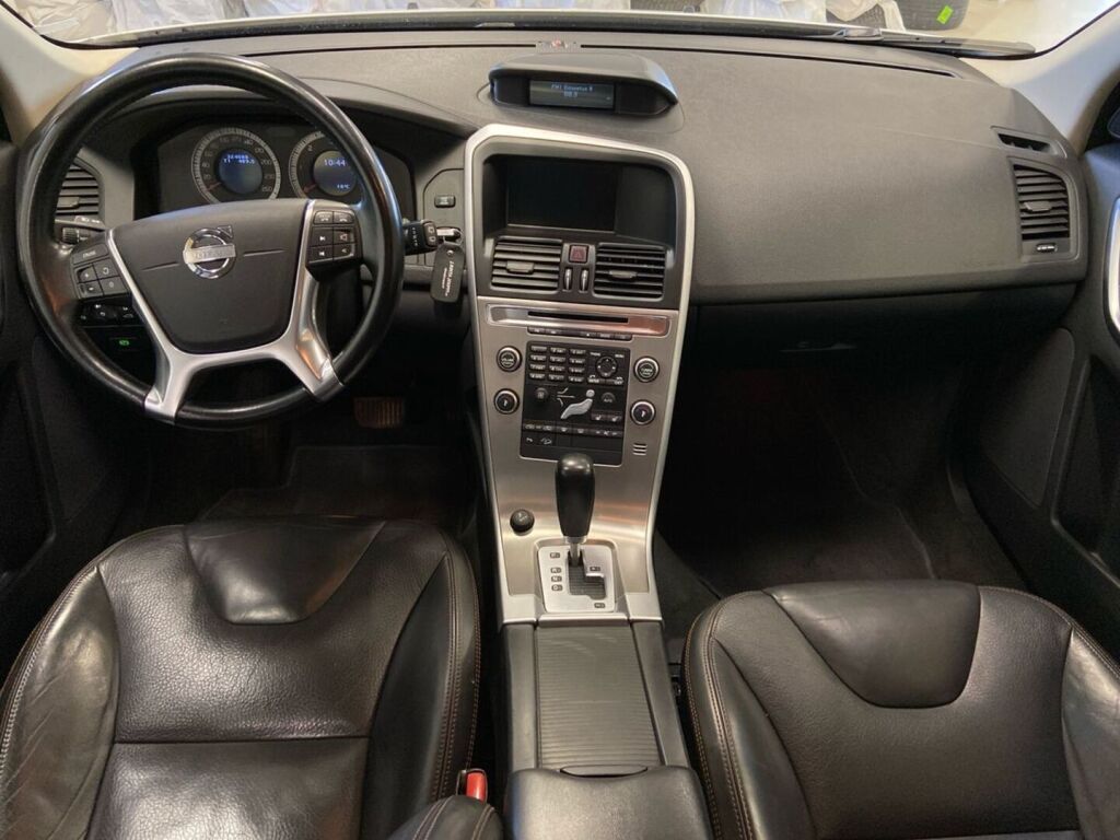 Volvo XC60 2009 Valkoinen