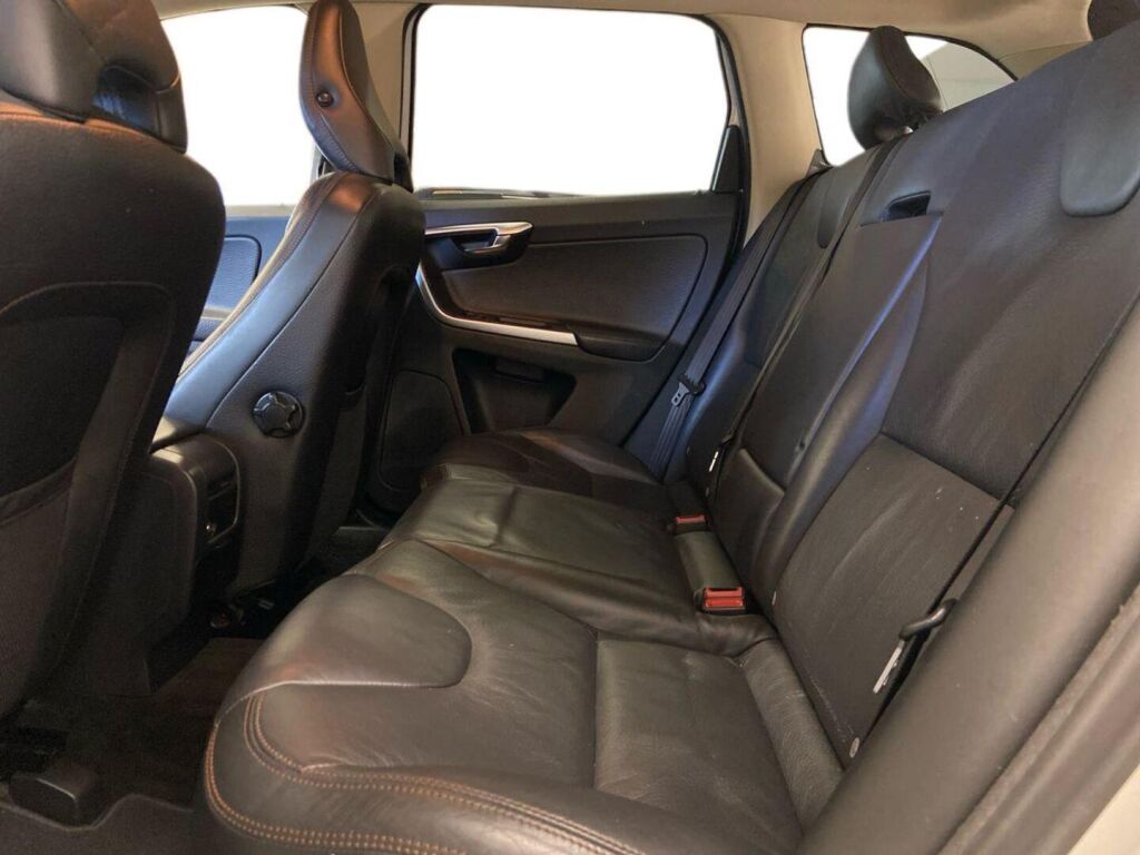 Volvo XC60 2009 Valkoinen