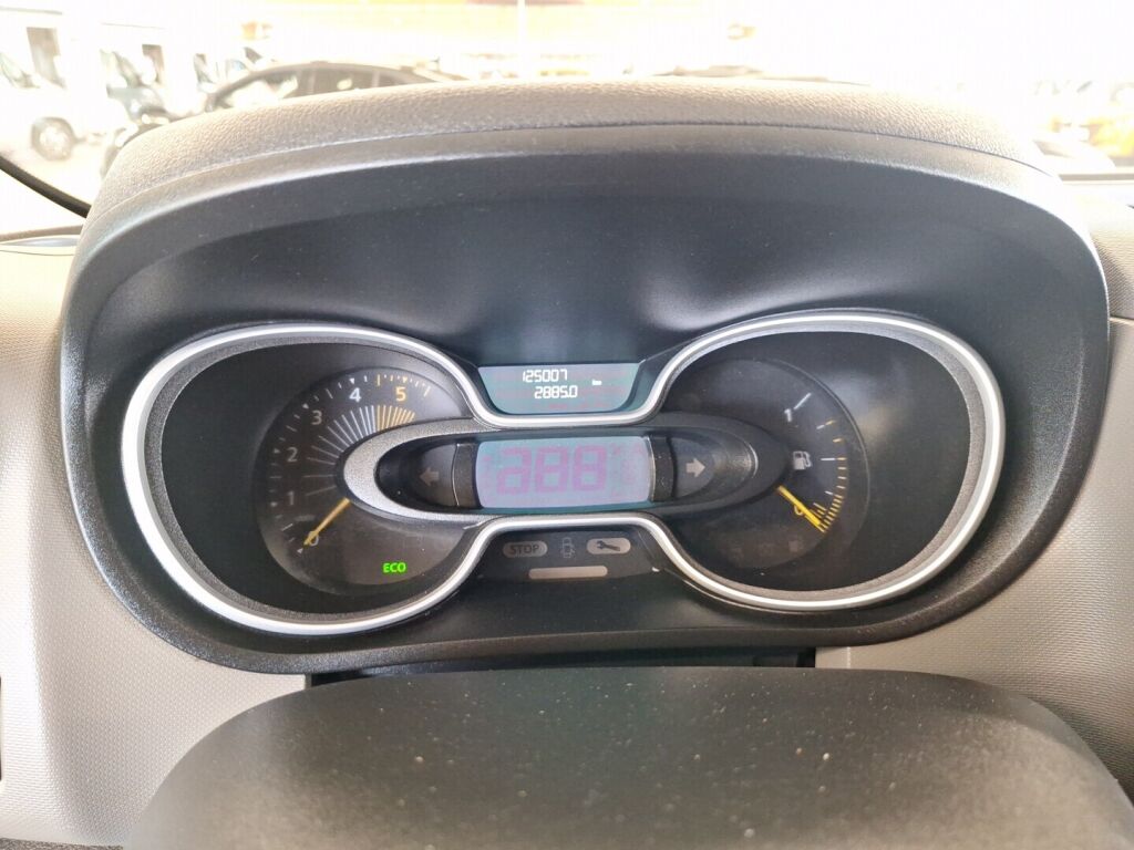 Nissan NV300 2016 Valkoinen