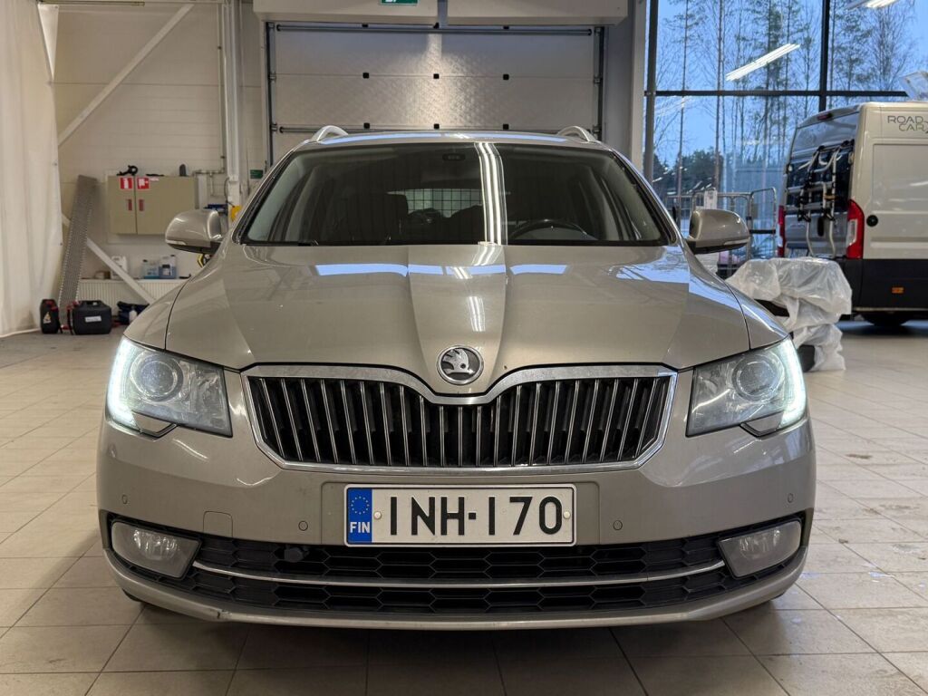 Skoda Superb 2014 Ruskea (beige)