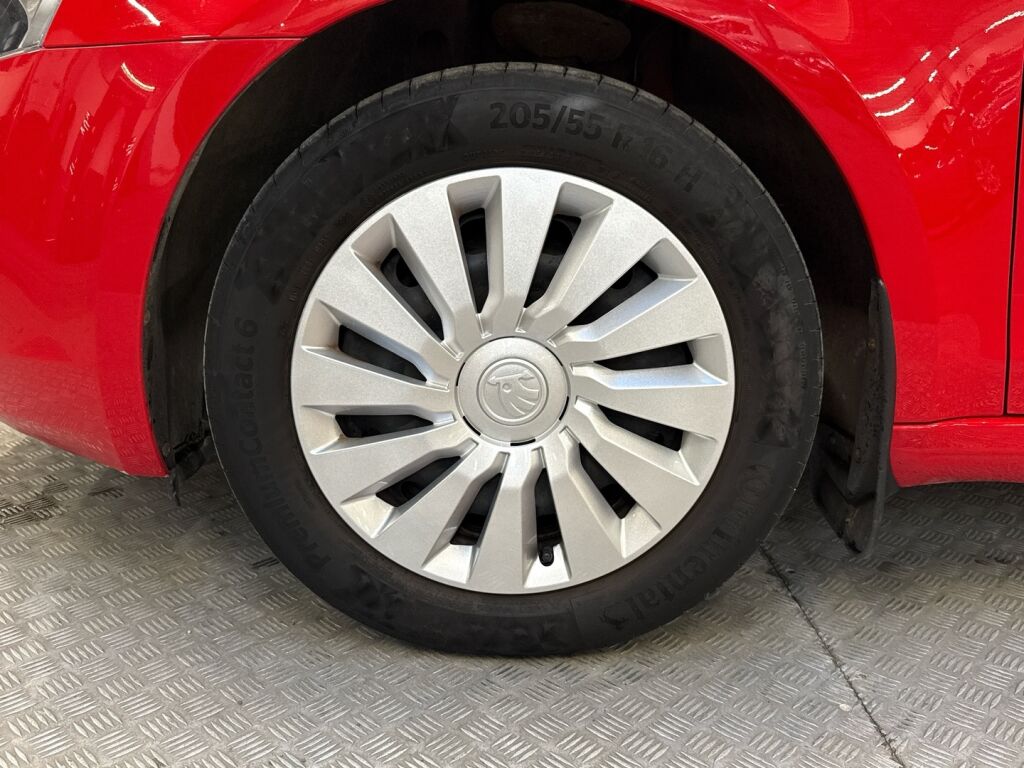 Skoda Octavia 2014 Punainen