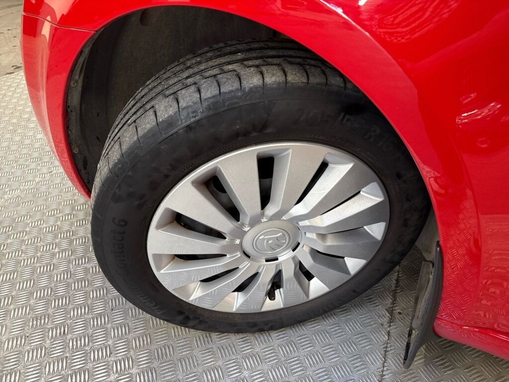 Skoda Octavia 2014 Punainen