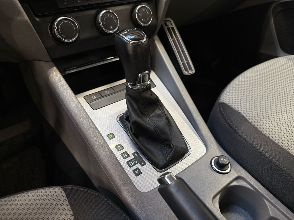 Skoda Octavia 2014 Punainen