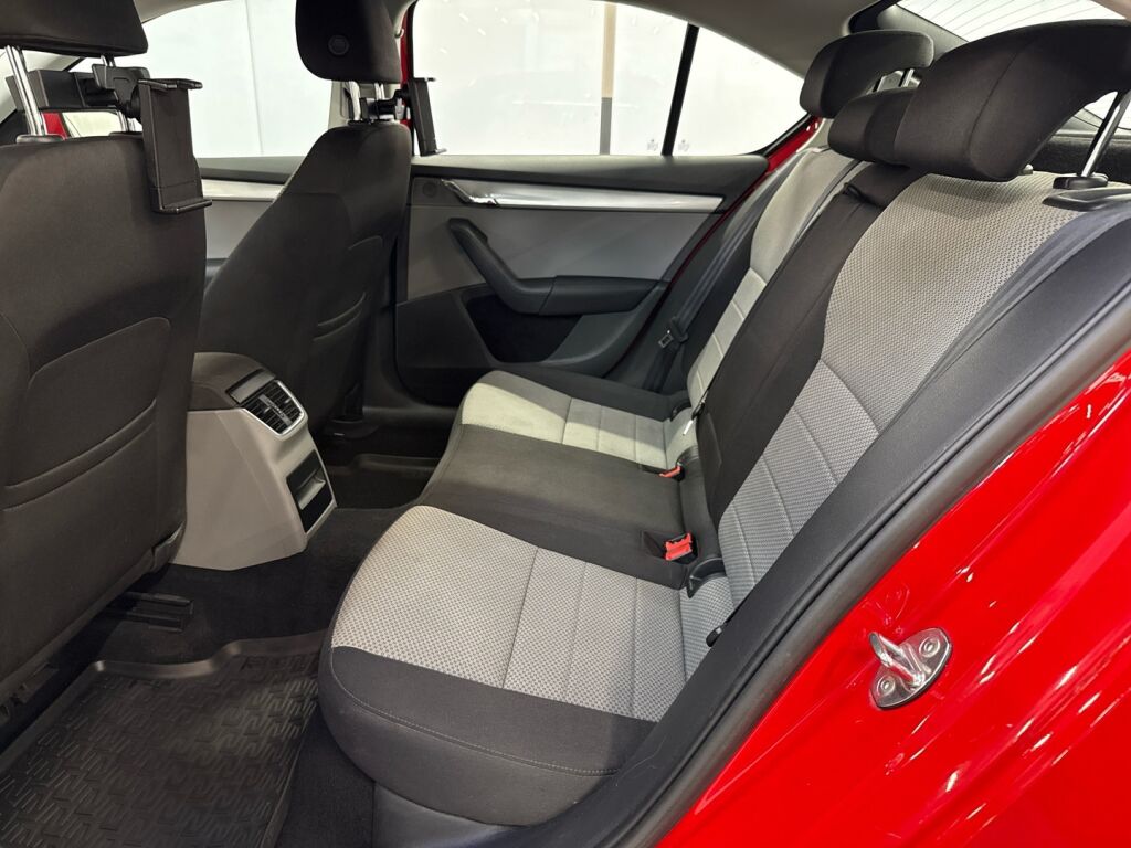 Skoda Octavia 2014 Punainen