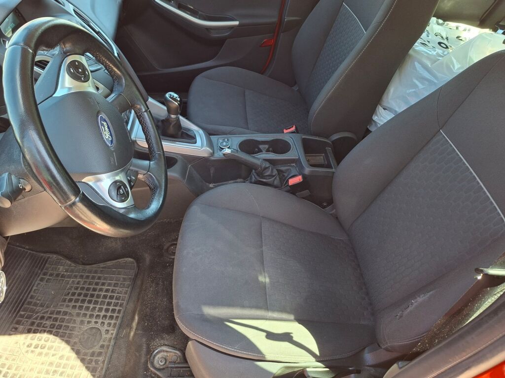 Ford Focus 2014 Punainen