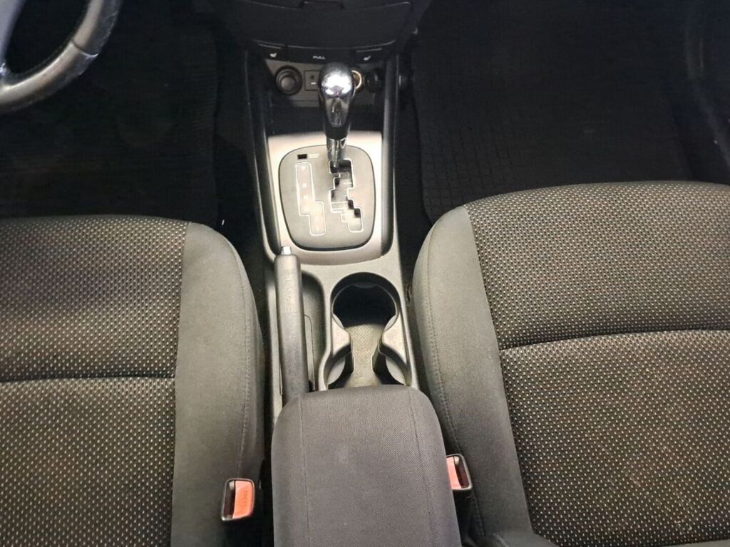 Hyundai i30 2010 Punainen