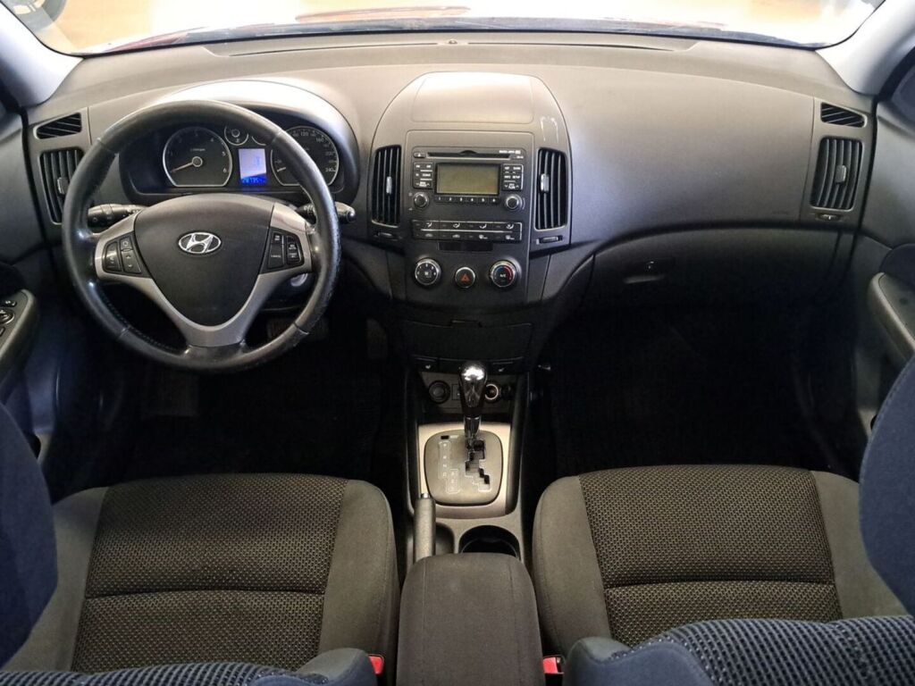 Hyundai i30 2010 Punainen