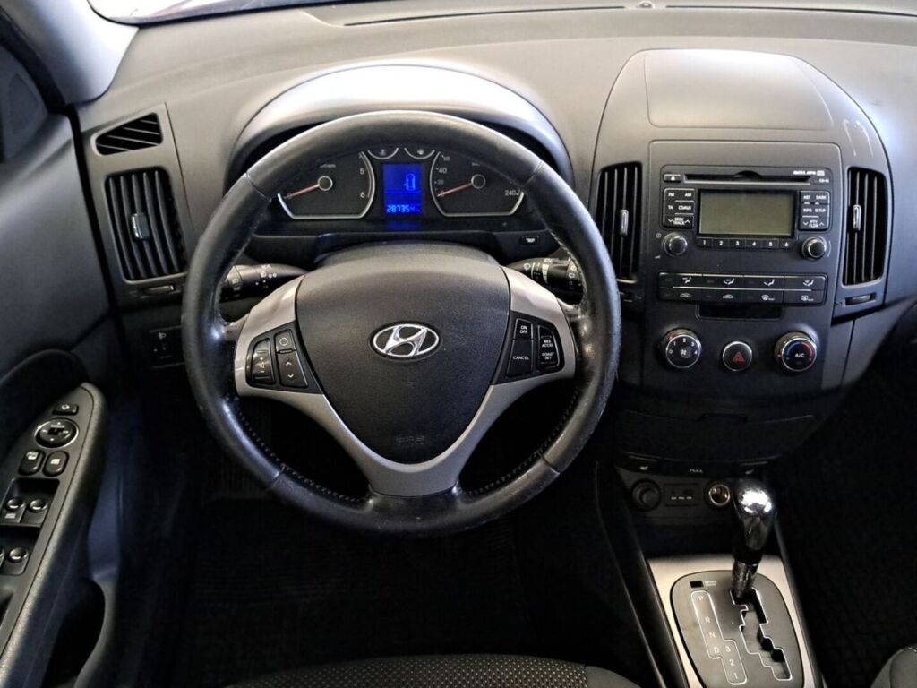 Hyundai i30 2010 Punainen