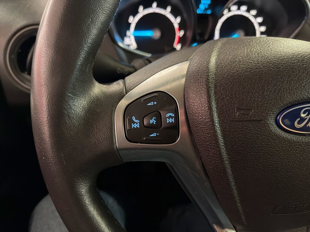 Ford Tourneo Courier 2015 Sininen