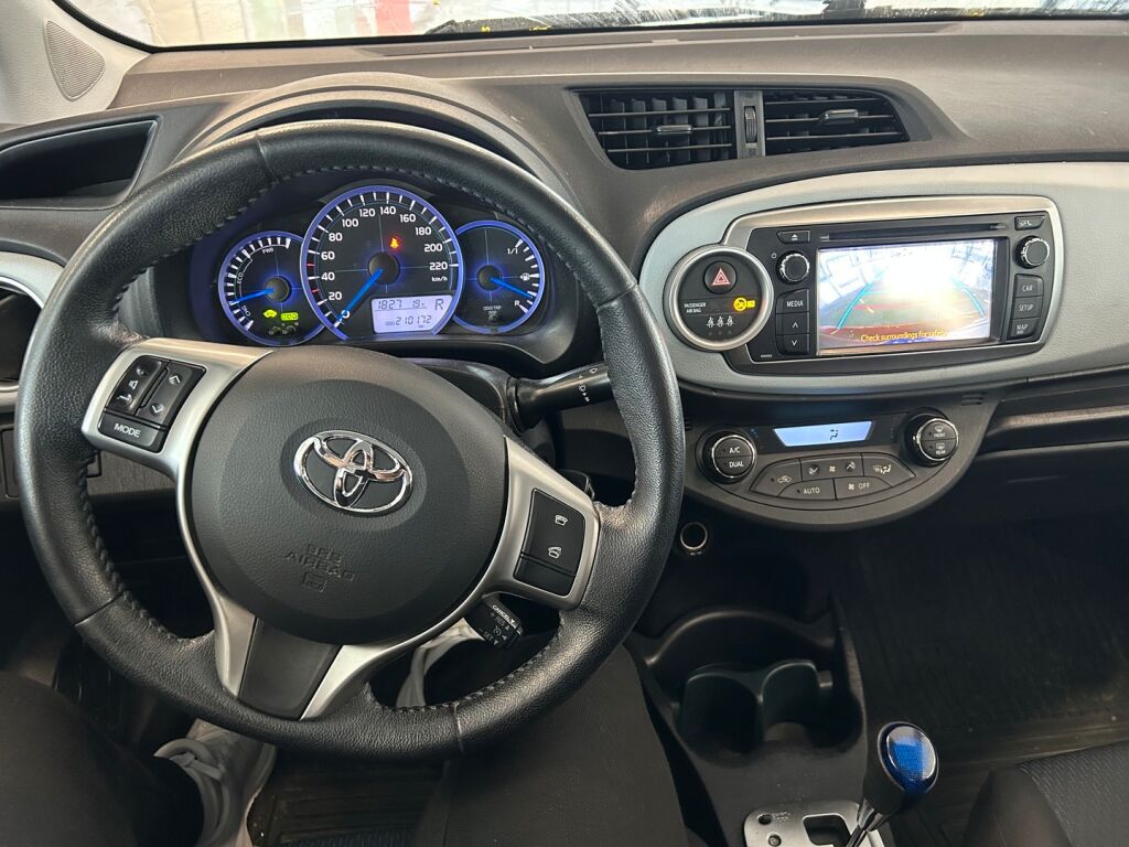 Toyota Yaris 2014 Punainen