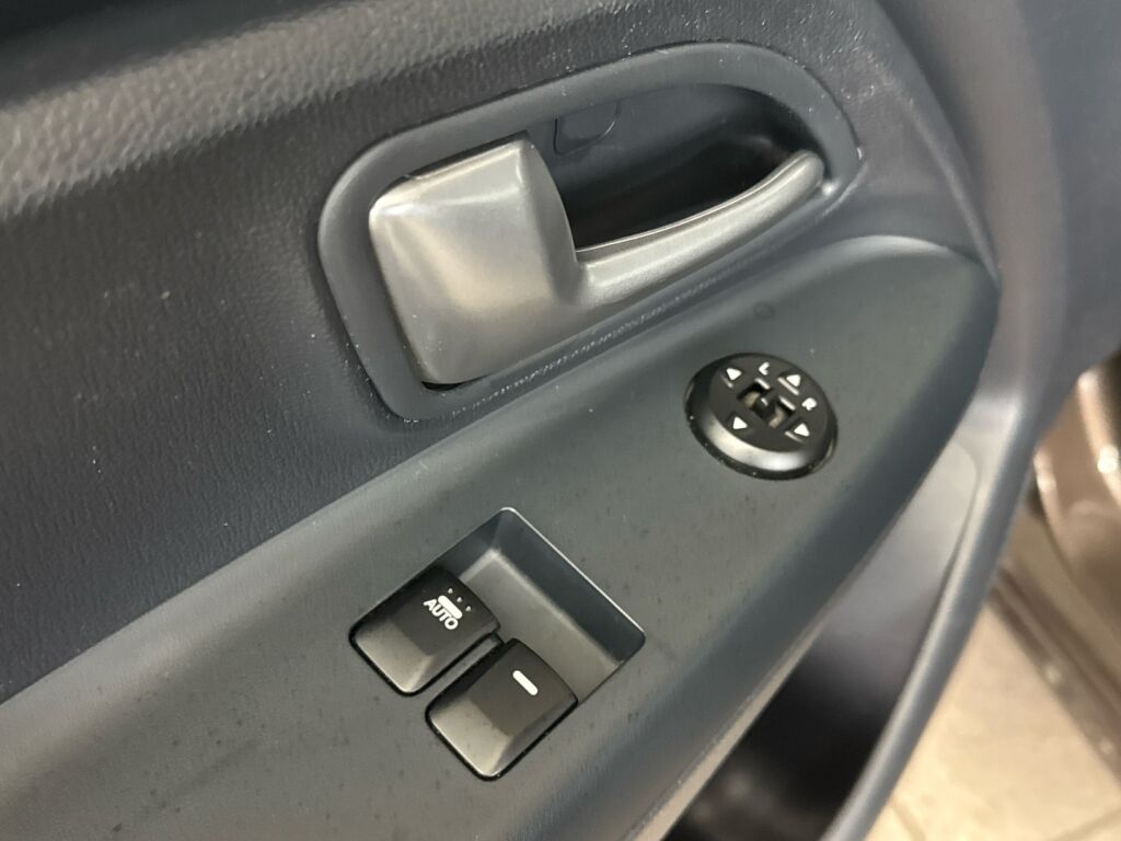 Kia Rio 2014 Ruskea (beige)